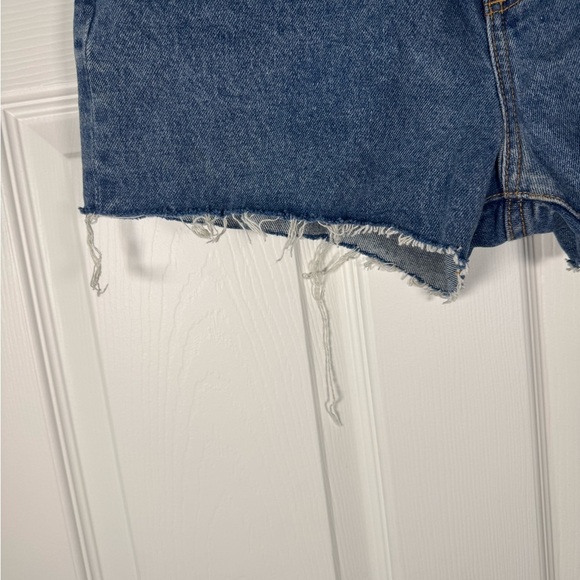 NWT PINK VS Cut Off High Waisted Denim Shorts Medium Wash Size 28 - Picture 2 of 9